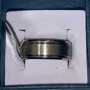 Men’s Silver Stainless Steel Band Size 8